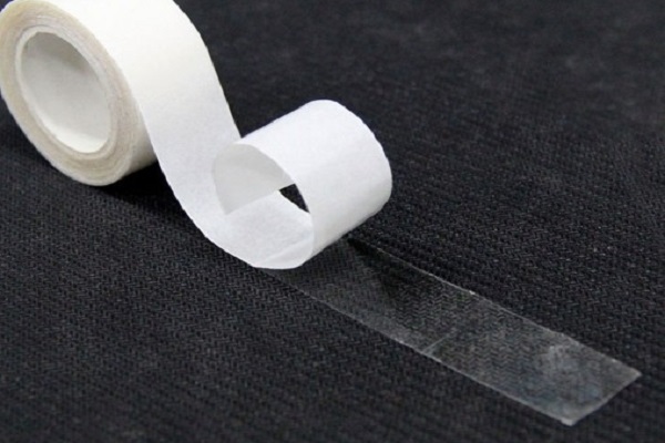 Cách tẩy băng keo dính lên quần áo